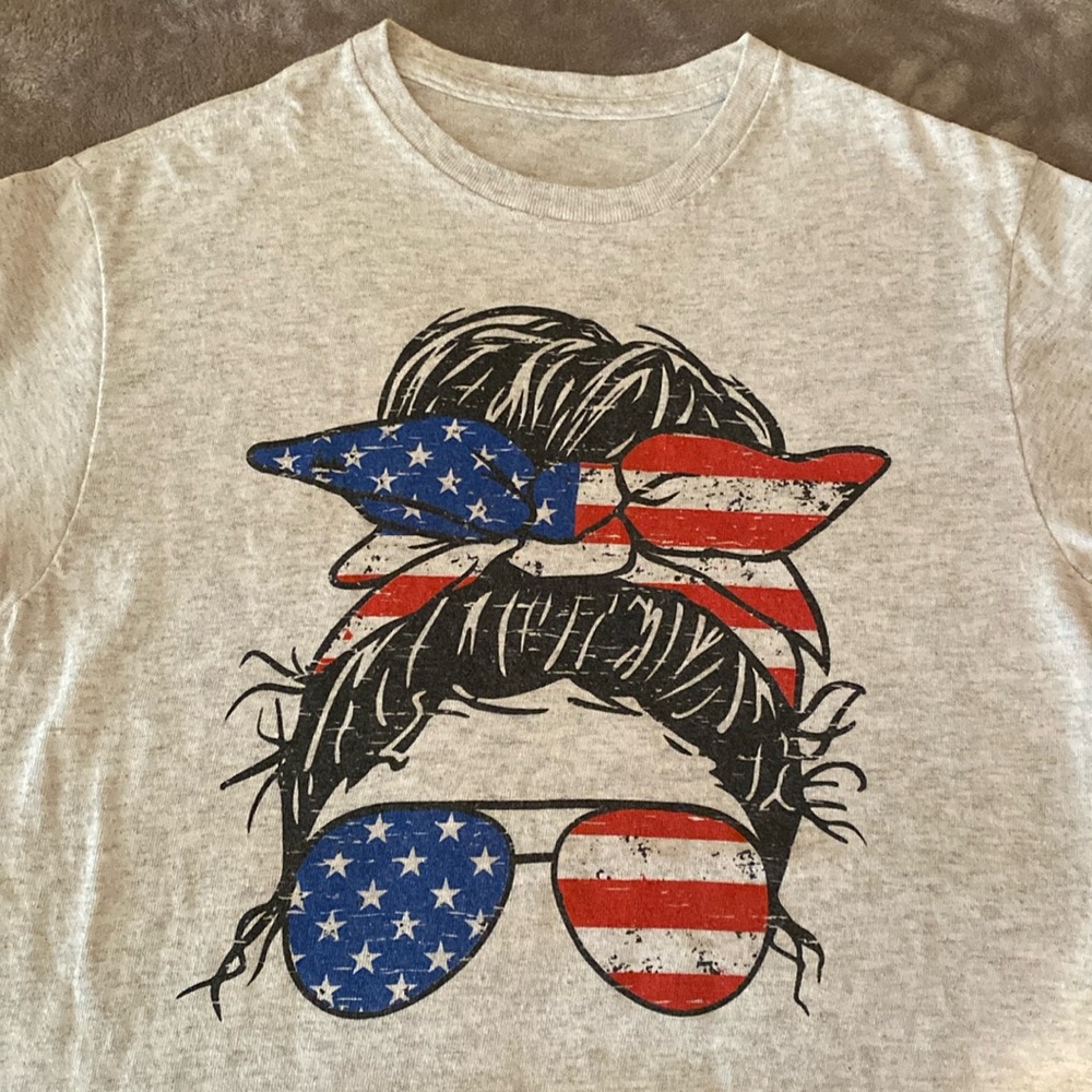 American Patriotic Women’s Tee Size Medium
